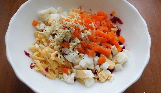 салат из свеклы с яйцом и сыром