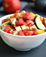 Салат из свежих овощей с сыром тофу