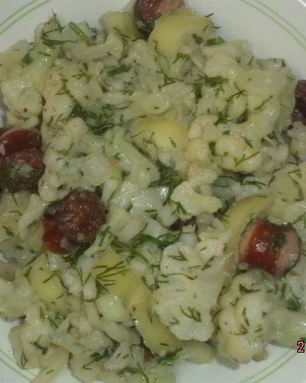 Салат из цветной капусты с охотничьими колбасками