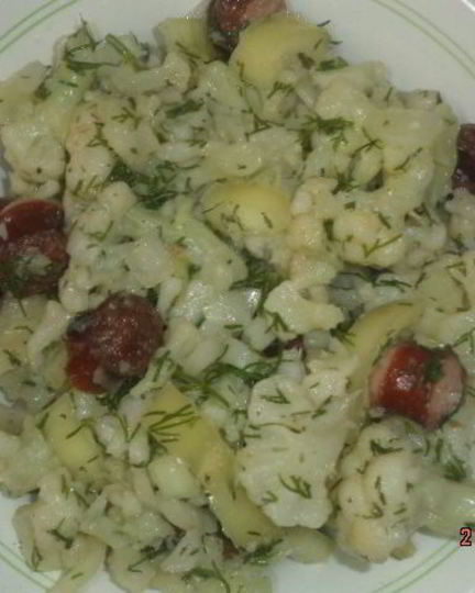 Рецепт салата из цветной капусты с охотничьими колбасками