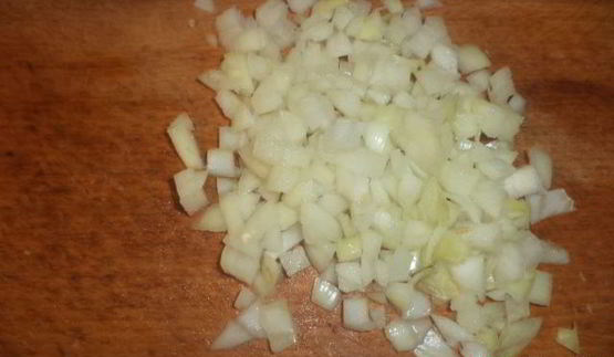 салат из цветной капусты с охотничьими колбасками