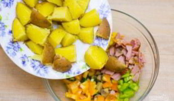 салат из ветчины и кукурузы