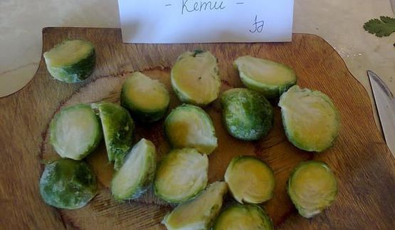 салат изумрудный с брюссельской капустой