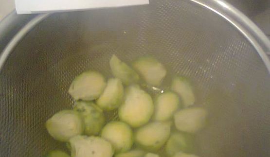 салат изумрудный с брюссельской капустой