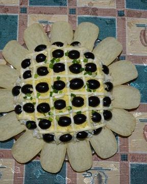 Салат Подсолнух с печенью трески