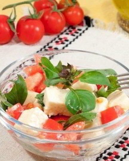 Рецепт салата с адыгейским сыром