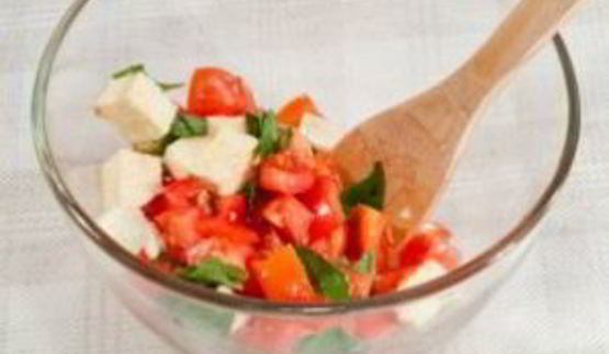 салат с адыгейским сыром