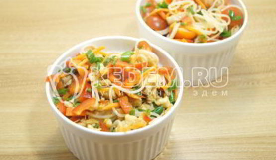 салат с фунчозой и курицей ля-минор