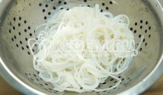 салат с фунчозой и курицей ля-минор