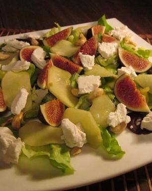 Салат с инжиром и козьим сыром