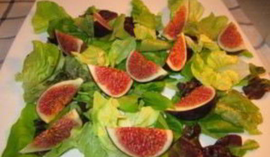 салат с инжиром и козьим сыром