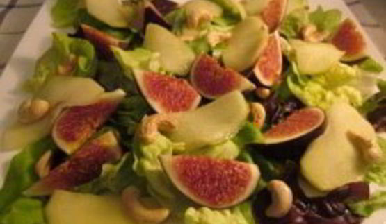салат с инжиром и козьим сыром