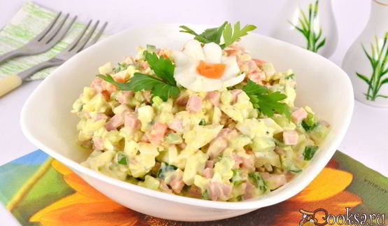 салат с колбасой и плавленным сыром