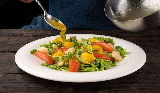 салат с козьим сыром, фасолью и сладким перцем