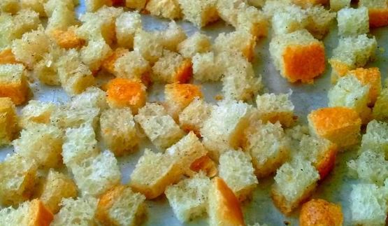 салат с красной фасолью и копченой колбаской