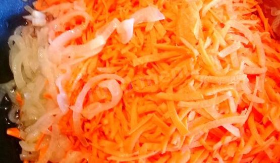 салат с красной фасолью и копченой колбаской