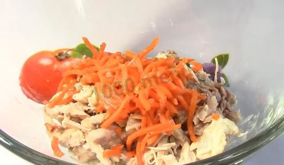 салат с курицей грибами корейской морковью