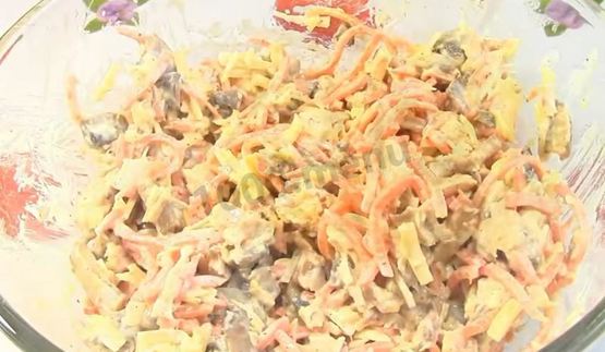 салат с курицей грибами корейской морковью