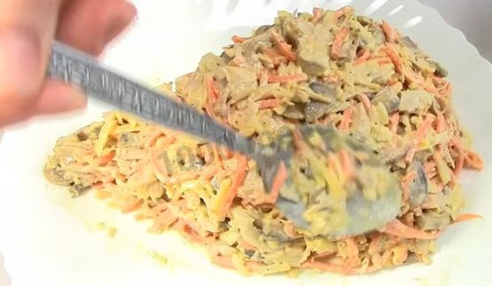 салат с курицей грибами корейской морковью