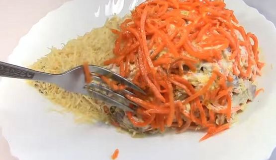 салат с курицей грибами корейской морковью