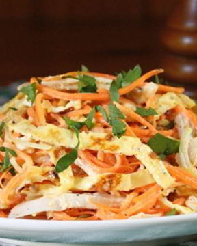 Салат с курицей и морковью