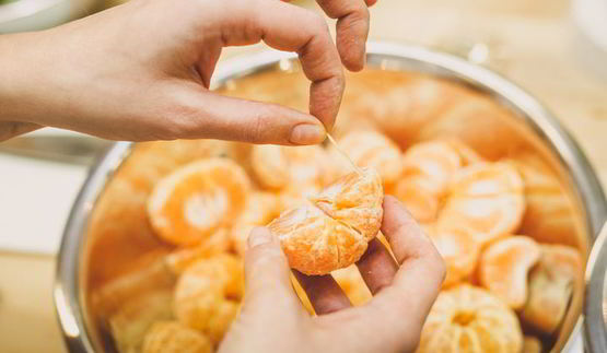 салат с мандаринами и орехами