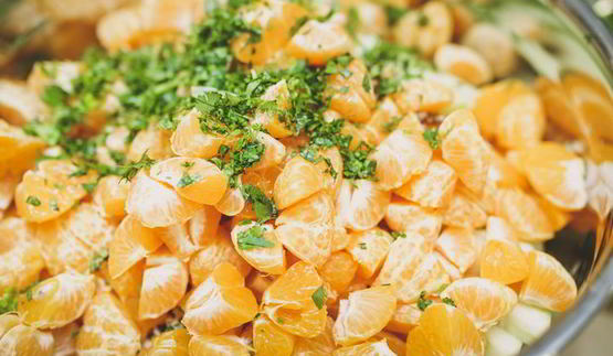 салат с мандаринами и орехами