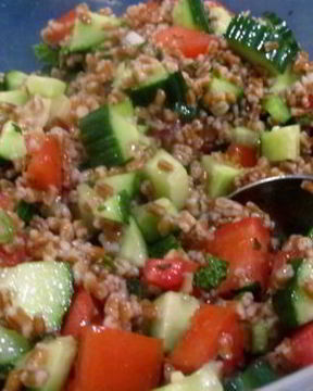 Салат с полбой и овощами