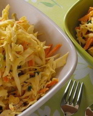 Салат с сельдереем и капустой