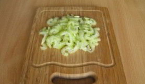 салат с сельдереем и капустой