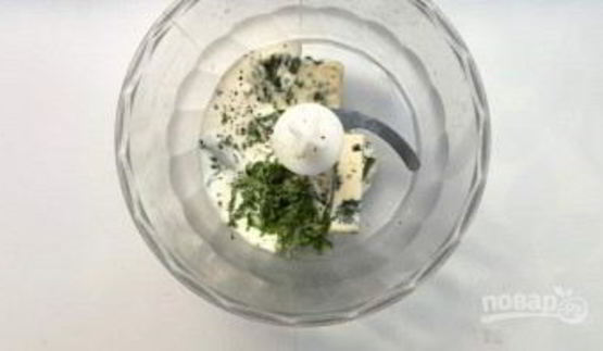 салат с сельдереем, яблоком и голубым сыром