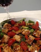 Салат с семгой и помидорами под гранатовым соусом