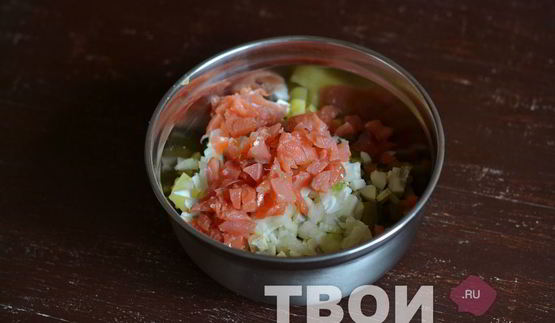 салат с слабосоленой семгой