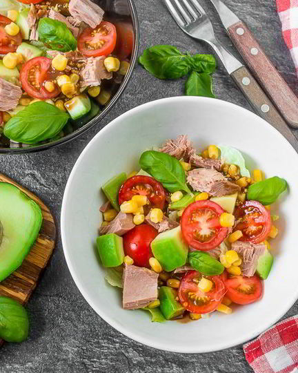 Рецепт салата с тунцом и авокадо