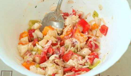 салат с яблоками, сладким перцем и помидорами