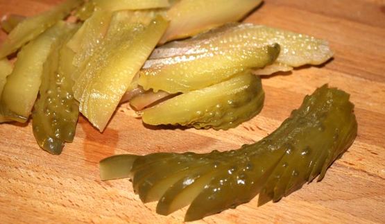 салат с языком под свекольным соусом