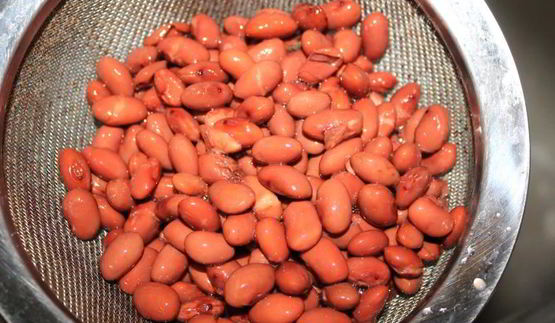 салат с языком под свекольным соусом