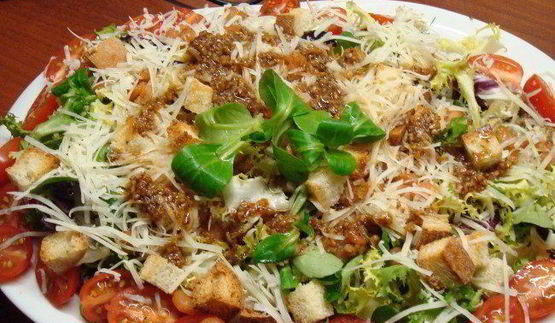 салат цезарь с креветками