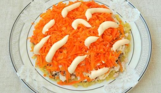 слоеный салат с курицей