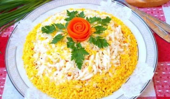 слоеный салат с курицей