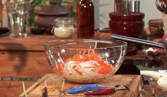 сом там пу — овощной салат с солеными крабами