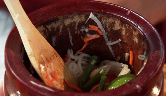 сом там пу — овощной салат с солеными крабами