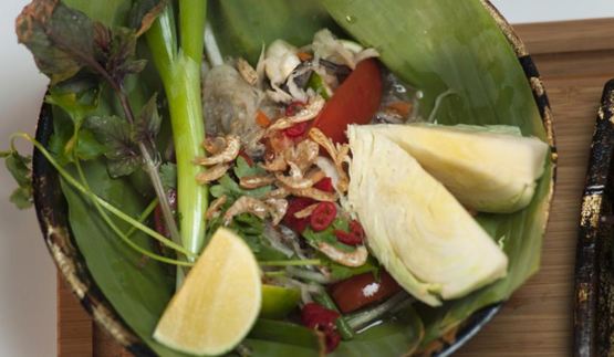 сом там пу — овощной салат с солеными крабами