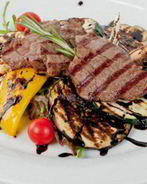 Теплый овощной салат с говяжьей вырезкой