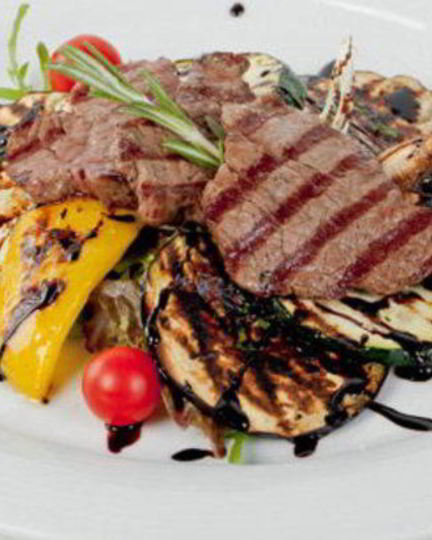 Рецепт теплого овощной салат с говяжьей вырезкой