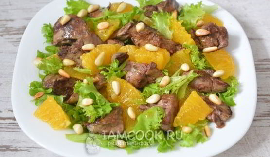 теплый салат с куриной печенью и апельсинами