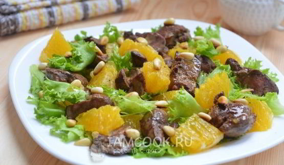 теплый салат с куриной печенью и апельсинами