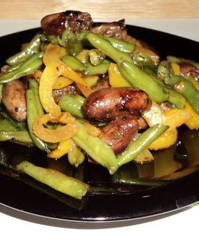 Теплый салат с куриными сердечками