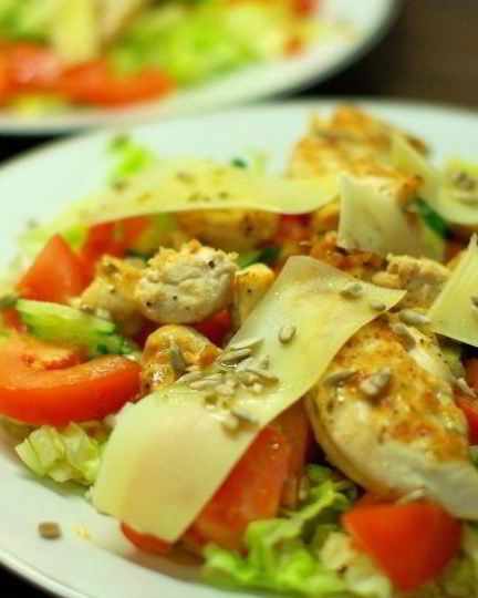 Рецепт теплого салата с курицей