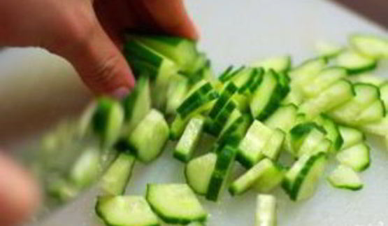 теплый салат с курицей